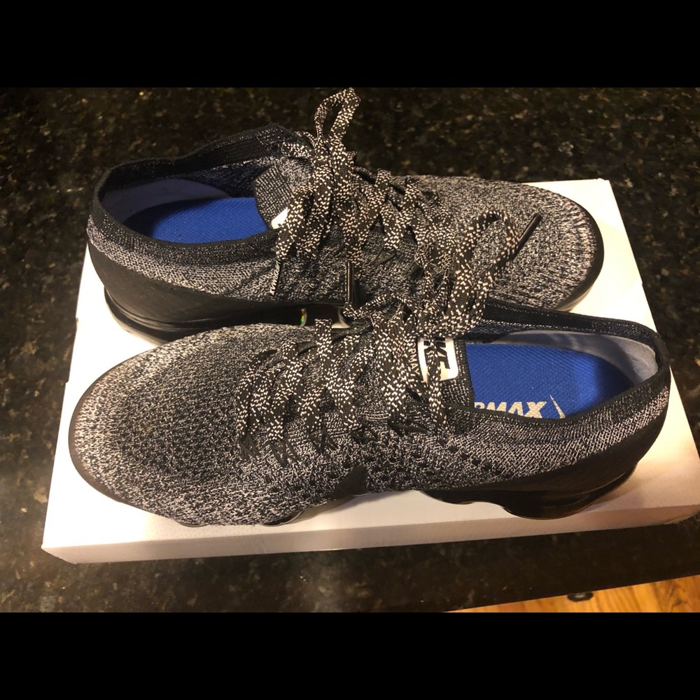 Women Nike Vapormax Flyknit Size 9